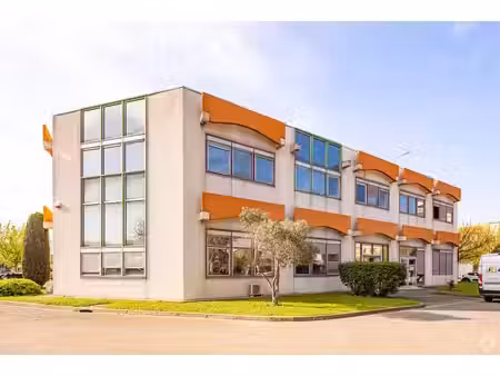 location local d’activités 273m²