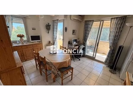 carqueiranne centre  appartement t2 avec loggia et balcon