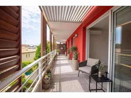 a vendre - coup de cœur - t3 lumineux avec grande terrasse & parking