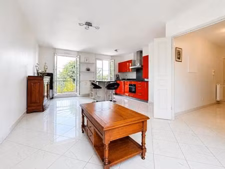 appartement de 3 pieces- traversant et deux balcons-chennevieres centre