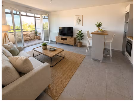 superbe appartement t3 dernier étage grand balcon sans vis-à