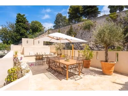 saint-victor 13007 marseille –vente appartement d’architecte en toit-terrasse avec bassin 