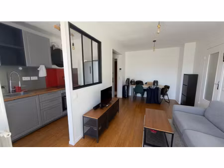 appartement 2 pièces à louer à puteaux - 8ème étage avec balcon et cave