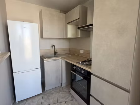 appartement t2 avec balcon à louer centre-ville de sens