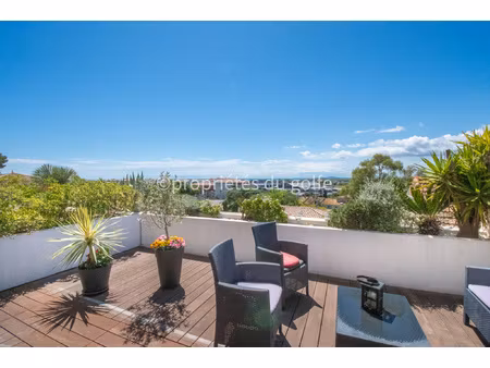 dans résidence de standing  spacieux appartement 3 pièces av