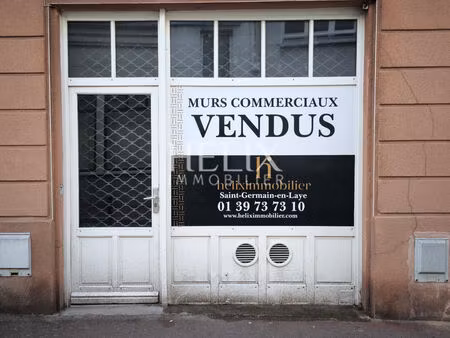 lot de deux murs de boutiques