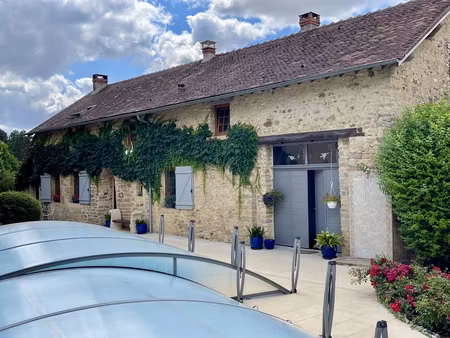maison familiale avec maison d'amis et piscine