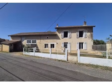 maison de 92 m 2 à blanzay  3 chambres   garage  jardin  atelier