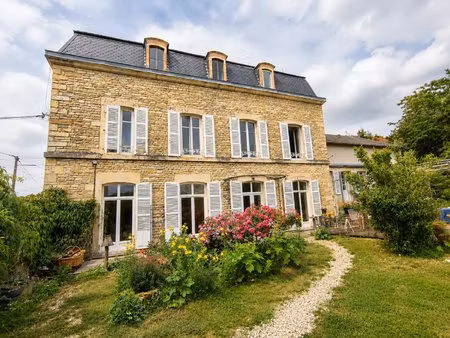 belle demeure en pierre avec un beau terrain de 1500 m2