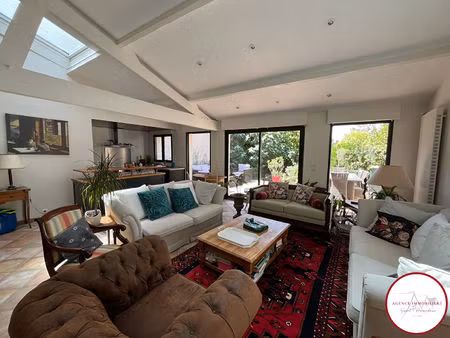 superbe maison de ville avec 4 chambres et jardin clos