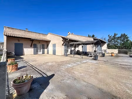 châteauneuf-du-pape : maison de 5 pièces (143 m²) avec terrasse de 240 m² et vue dégagée
