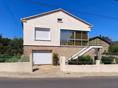maison en pierre proche commerces avec possibilité de deux l
