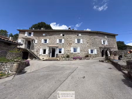 corps de ferme à vendre  annexes et piscine