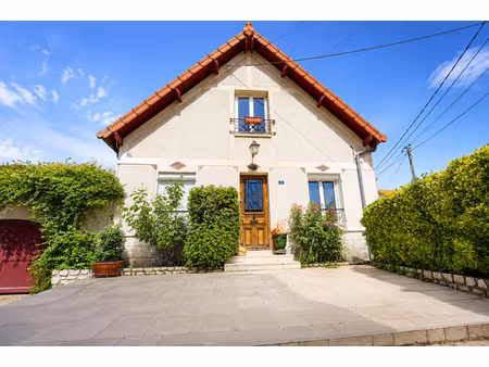 jouars-pontchartrain ? charmante maison à louer (meublée)