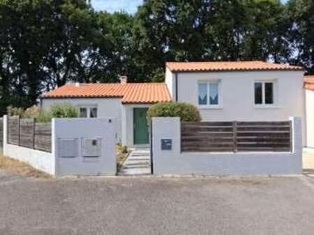 vente maison à la roche-sur-yon le bourg sous la roche (85000) : à vendre / 147m² la roche