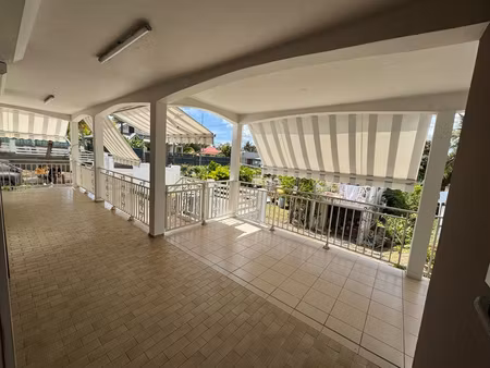 superbe maison t4 rénovée avec 3 chambres une terrasse et un