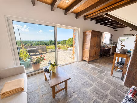 ensemble immobilier de caractère avec revenus locatifs ? combrailles