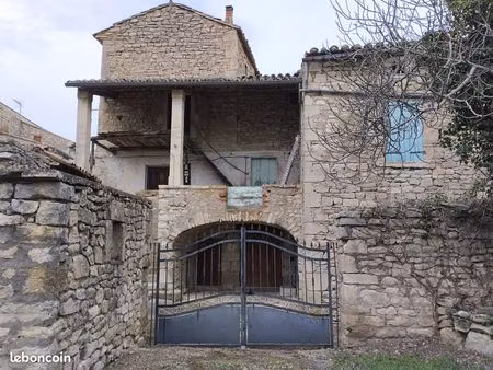 maison ancienne en pierre