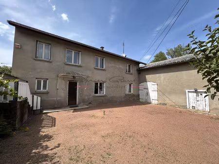 maison élevée sur deux niveaux avec terrain attenant et dépe