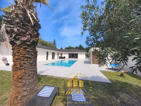 pompignac  aux portes de bordeaux : villa contemporaine de 175 m² avec piscine sur 1 160 m