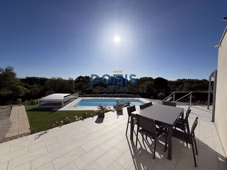 exclusivité villa contemporaine avec piscine et vue dégagé