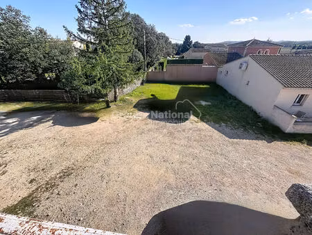 opportunité à châteauneuf-du-pape : terrain constructible d'environ 450 m² au calme