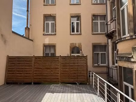 appartement t3 - 82m2 - place de la republique