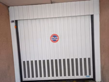 garage à louer - 16m² - prise électrique - 12 rue isaline