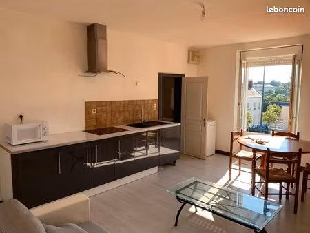 studio meublé en plein centre-ville de château du loir