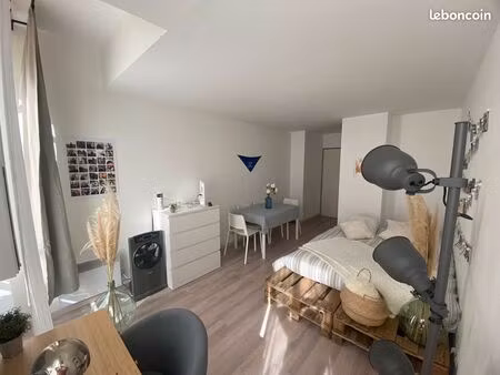studio meublé place de l'horloge 28m2