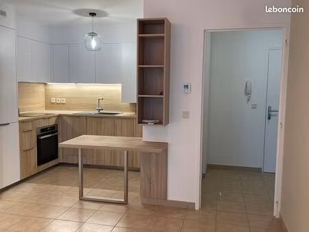 à louer – t2 rénové avec balcon et parking – centre de thonon-les-bains