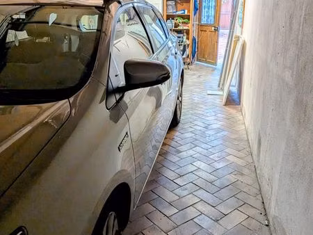 garage double (en longueur) idéalement situé