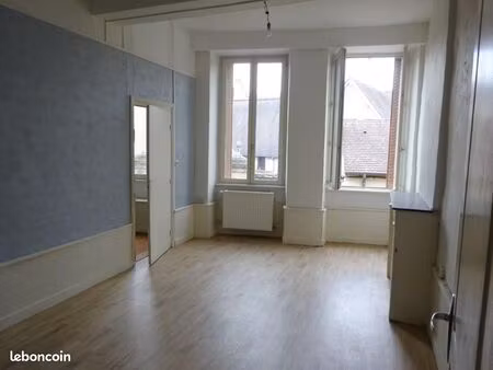 appartement t3  en bon état  plein centre  proche tous commerces