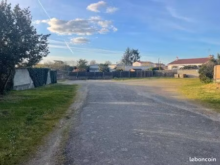 local et parking a louer montaigu vendee