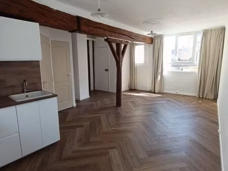 studio 31 m² refait à neuf – hyper centre dourdan – 680 cc