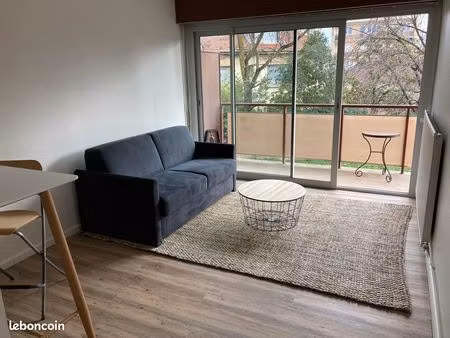 location studio meublé