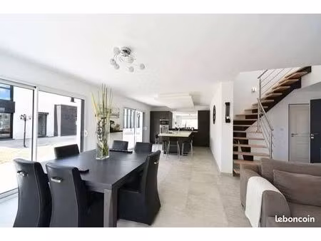 propriété 5 pièces 100 m²