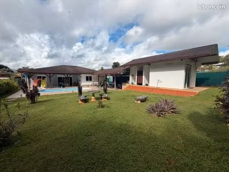 villa t4 avec piscine et dépendance