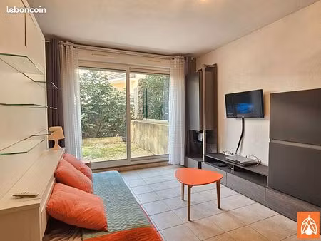 studio 1 pièce 28 m²