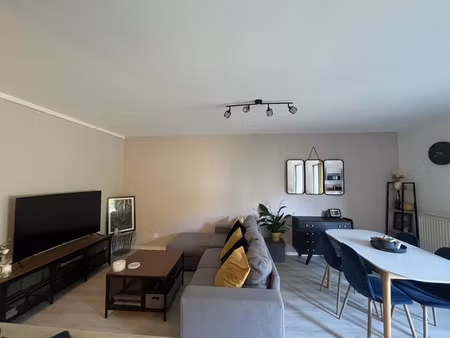 gières  limite saint martin d'hères/grenoble  appartement t2 avec grande terrasse sur parc