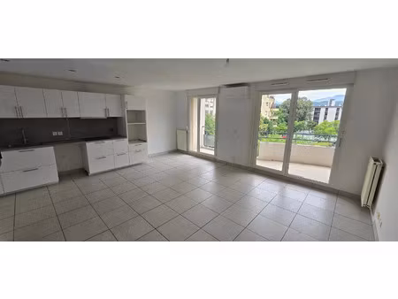 location appartement 3 pièces 63 m² à grenoble (38000)