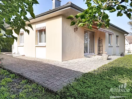 maison individuelle entretenue sur sous- sol avec beau jardi