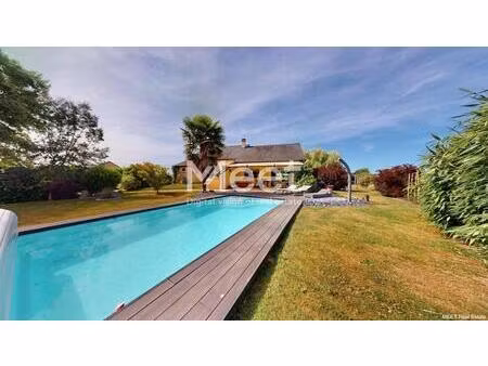 maison 6 pièces - 3 chambres - piscine - dépendance