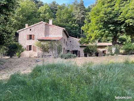 maison de pays sur 8 hectares