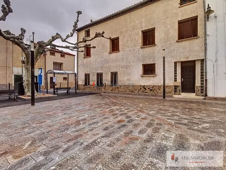 demeure catalane rurale de caractère en plein coeur du village.