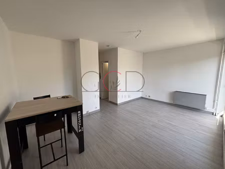 appartement type 1 de 24.93 m2 - val saint andre