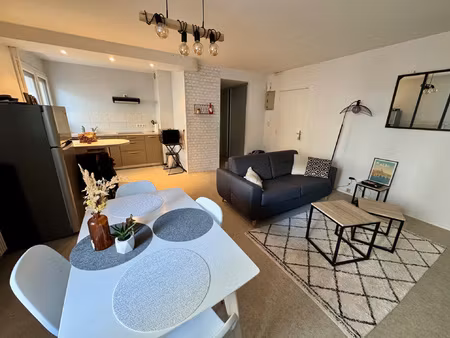 proche place denis dussoubs - t2 meublé avec parking!