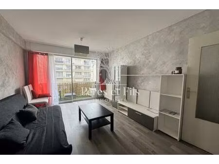 studio lumineux avec balcon  à rénover - porte de saint-cloud