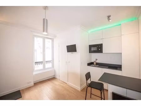 studio refait à neuf au pied de montmartre !