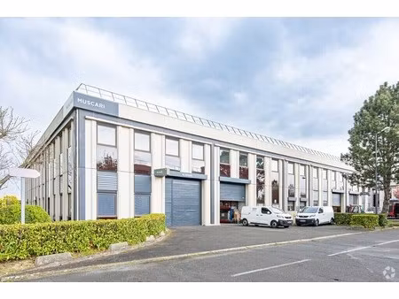 location bureaux 240 m² à 604 m²